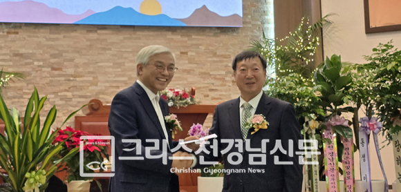 김봉수 은퇴장로가 손양원기념관에 후원금을 전달했다.