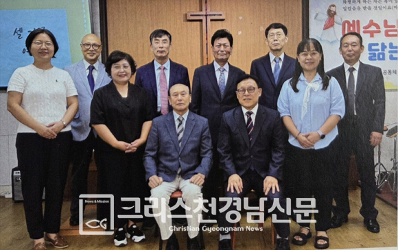 창원예닮교회 장로은퇴, 장로ㆍ집사 장립과 권사임직예식이 지난 14일 있었다.