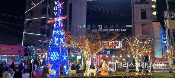 2025 고성크리스마스문화축제가 지난 11월 26일 오후 6시반에 동외교차로(2호광장)에서 열렸다.