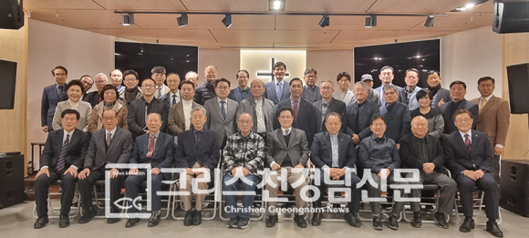 창원시기독교총연합회가 주관한 제837회 경남성시화 조찬기도회가 11월 14일 오전 7시에 합성교회당에서 열렸다.