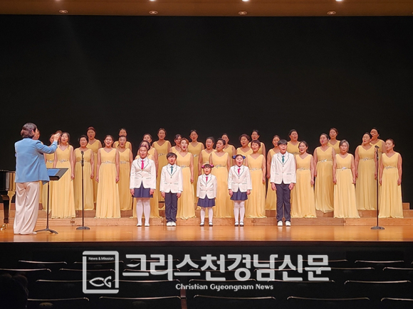 한사랑다문화여성합창단 제16회 정기연주회가 지난 11월 말인 30일 오후 5시에 마산 3.15아트센터 소극장에서 열렸다.