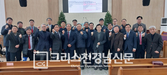 합천군기독교연합회 제35회 정기총회가 12월 13일 오전 11시에 합천 삼일교회당에서 열렸다.