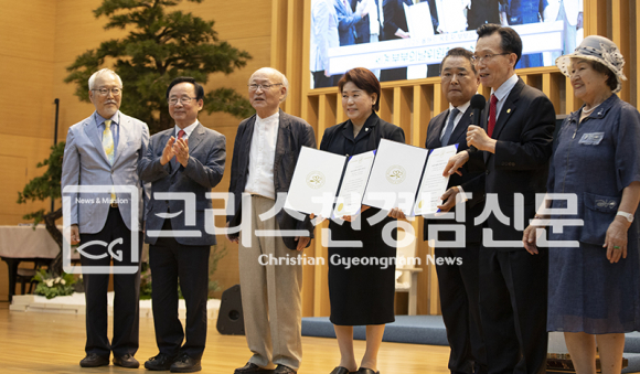 2025 올해 목회자부부 상 시상식이 지난 8월 5일 오후에 청원순복음진주초대교회당에서 전태식 이경은 목사 부부에게 주어졌다.