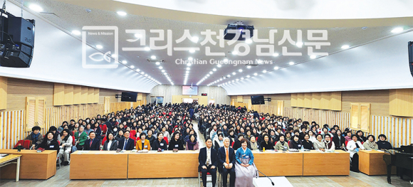 전국여전도회연합회 신앙부흥집회가 20일 전국여전도회 회관에서 있었다.