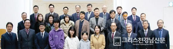칠원교회와 열방선교회, 조용성과 김경민 선교사 일본 파송예배 단체사진.
