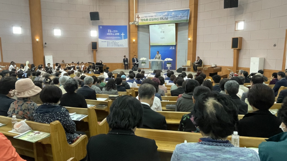 함안군 기독교연합회가 주최하는 ‘2026 부활절 연합예배’가 4월 5일 오후 2시 30분, 함안제일교회(담임 정진경 목사) 본당에서 성도들의 뜨거운 찬양과 기도 속에 개최되었다.