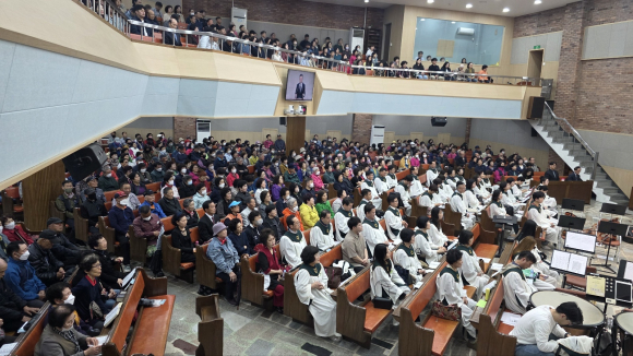 지난 4월 12일부터 5월 3일까지 4주간 마산제일교회에서 진행한 '뉴라이프(New Life) 전도축제'를 통해 1,290명의 새가족이 등록하는 결실을 맺으며 지역 복음화에 새로운 활력을 불어놓고 있다.
