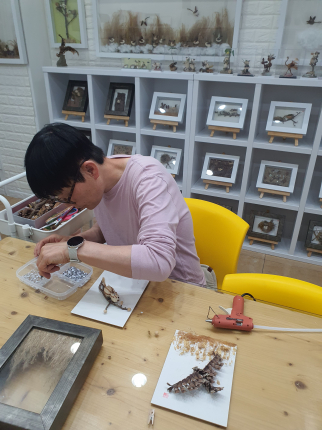 작업하고 있는 손태영 안수집사.