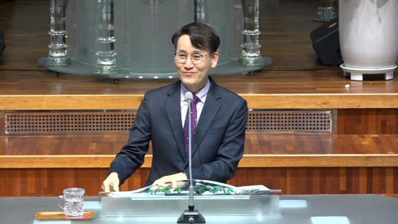 합성감리교회에서 설교하고 있는 목원대 웨슬리신학대학원 김칠성 교수
