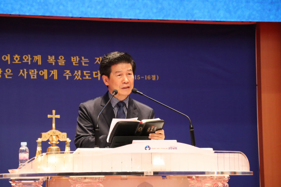 사회를 맡은 추요한 목사(신마산교회)