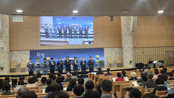 특송을 부르고 있는 전도 진주노회 부원들