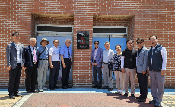 지난 6월 16일, 경남노회장로회에서 창립 50주년을 맞아 밀양교회(민귀식 목사)에서 창립총회를 가지며 표지석 현판식을 거행하였다.