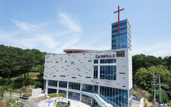 지난 6월 14일 설립 120주년을 맞이한 가음정교회 전경.