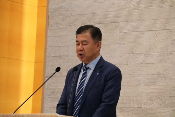 기도하고 있는 공동부회장 서민석 목사