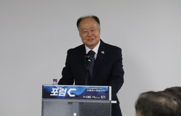 크리스천리더스클럽 회장 임명곤 장로가 인사말을 하고 있다.