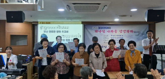 명곡교회 노년부 어르신들에게 비타민 같은 웃음과 기쁨으로 봉사하고 있는 박규빈 집사