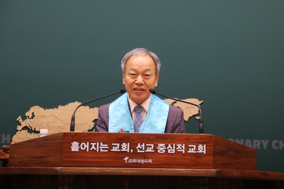 신임회장 윤상철 장로가 인사말을 전하고 있다.